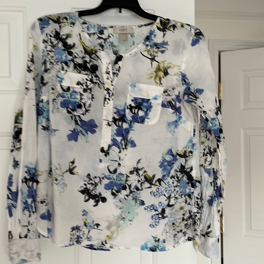 Woman’s shirt- blouse top. Size XS